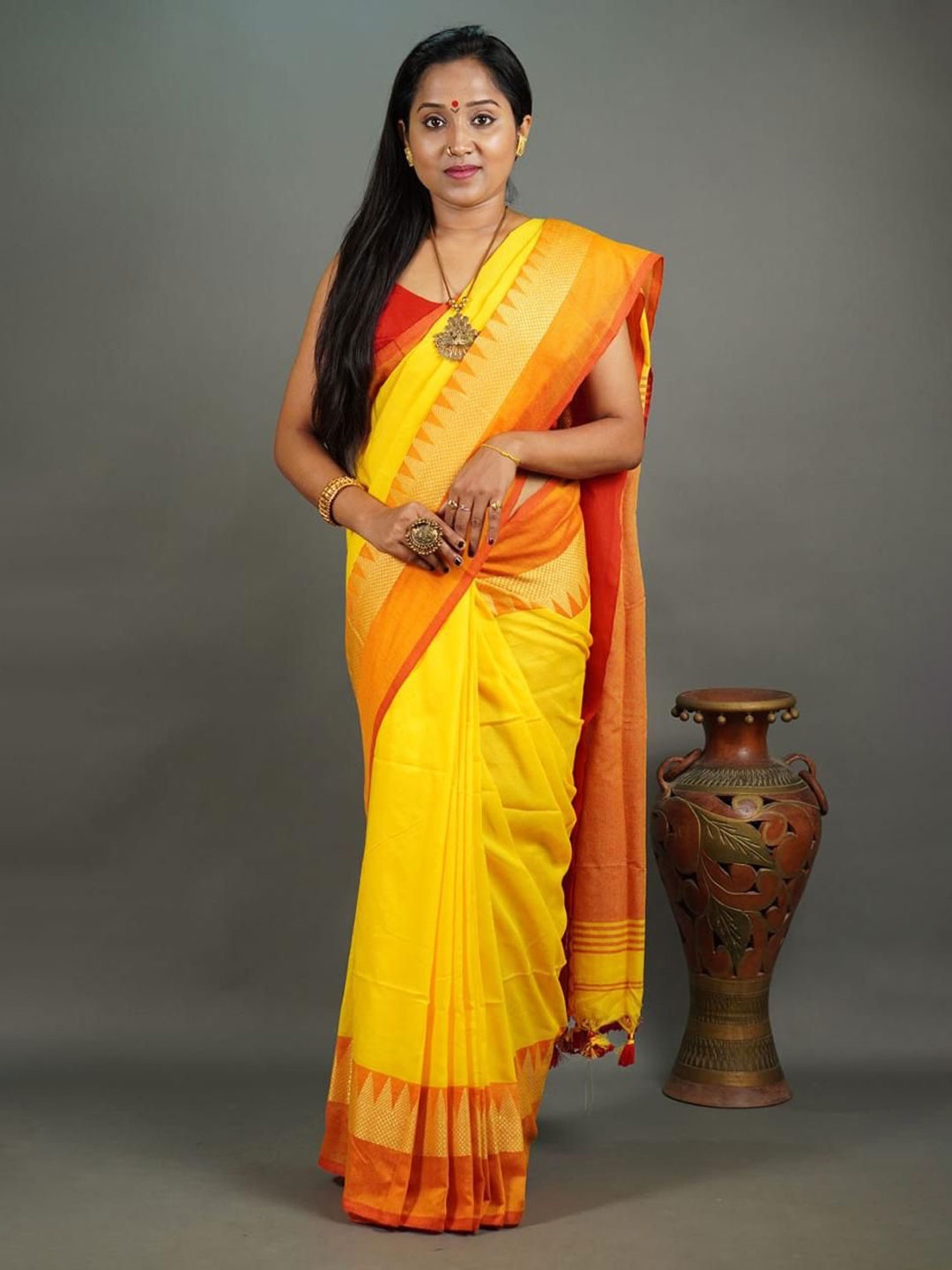 

Ruuprekha Zari Pure Cotton Khadi Saree, Yellow