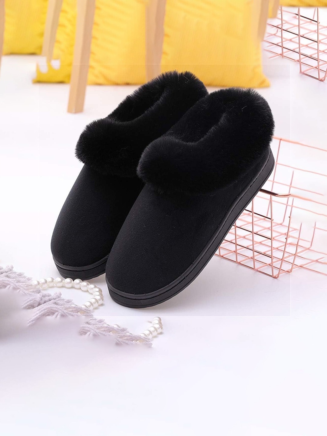 

glitchez Men Room Slippers, Black