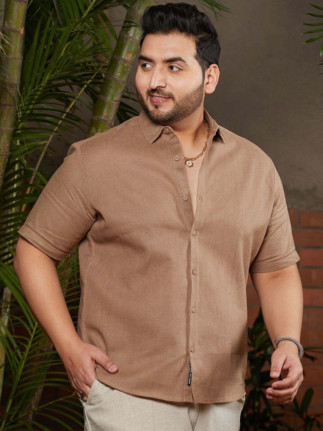 

Instafab Plus Men Comfort Oversized Fit Spread Collar Solid Cotton Casual Shirt, Brown