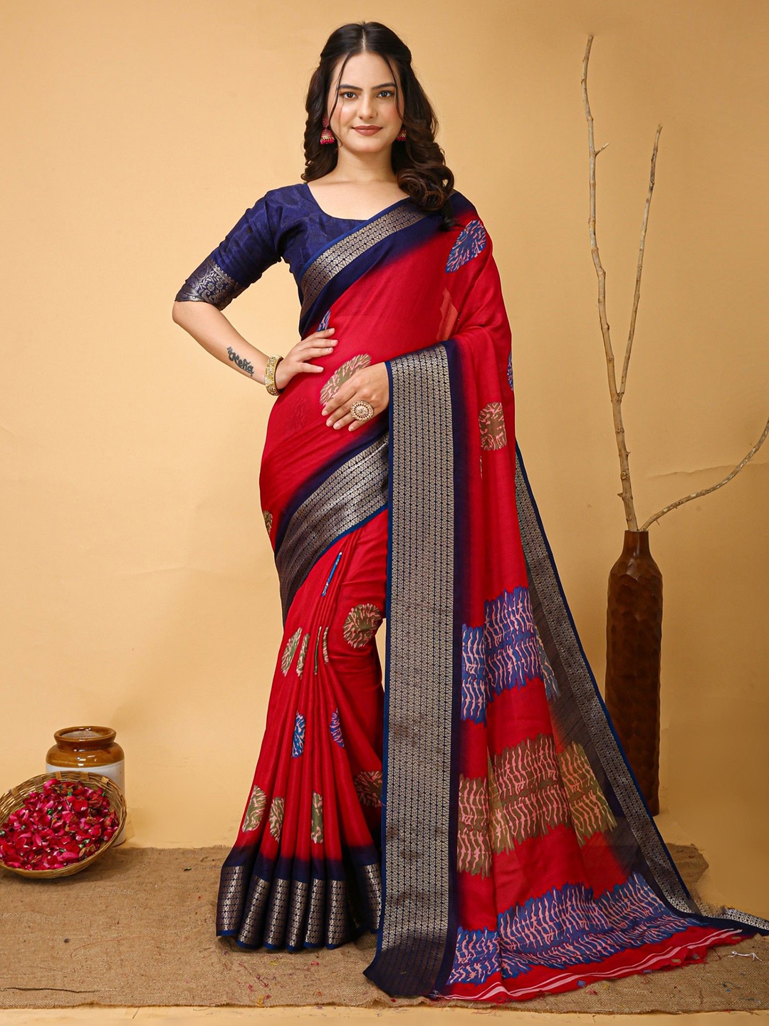 

LeeliPeeri Designer Woven Design Printed Zari Saree, Red