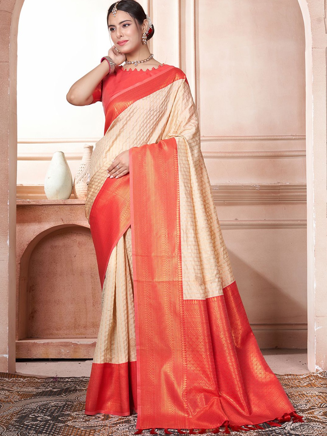 

Panzora Woven Design Zari Kanjeevaram Saree, Cream