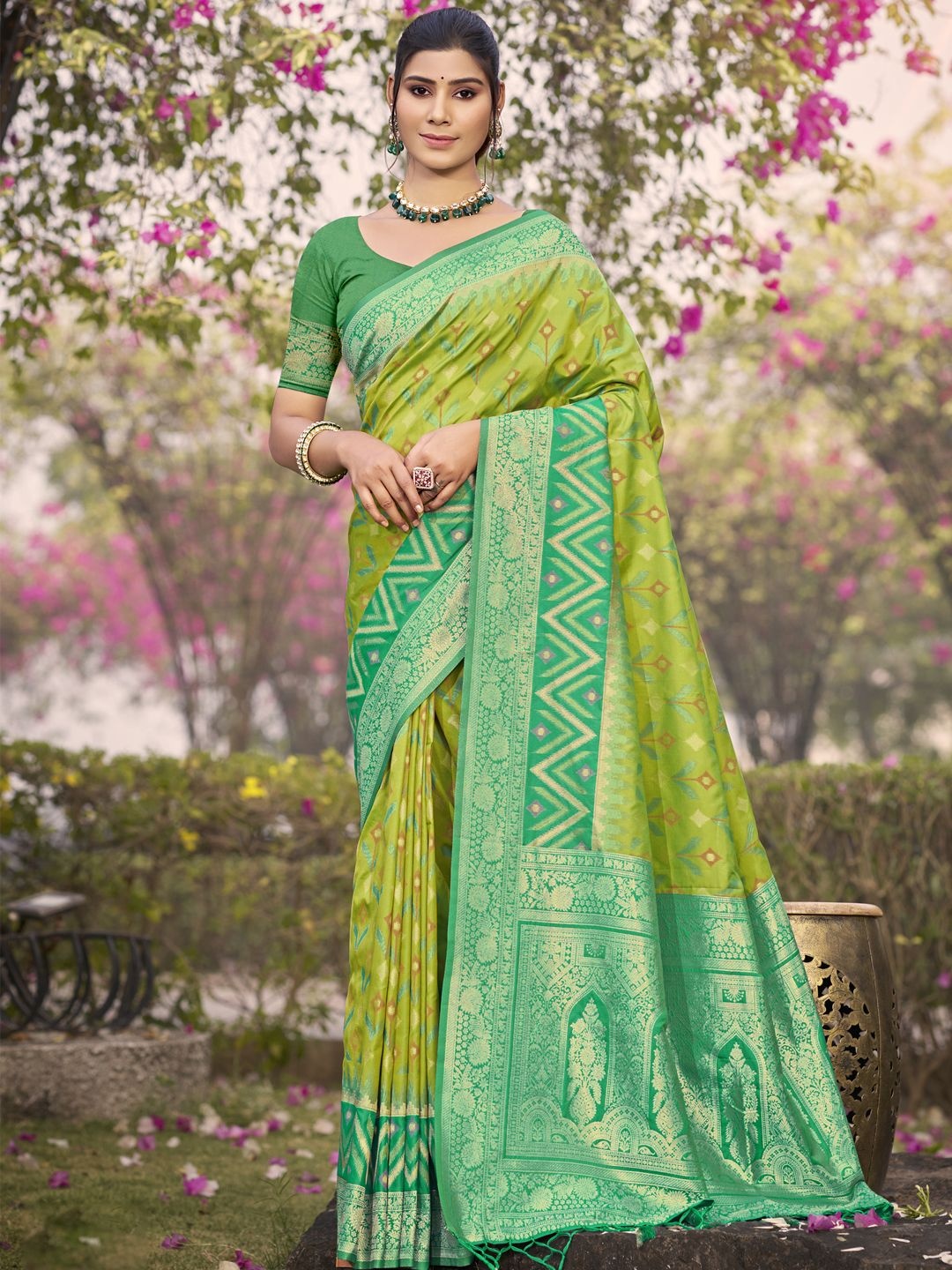 

SANGAM PRINTS Woven Design Tussar Saree, Green