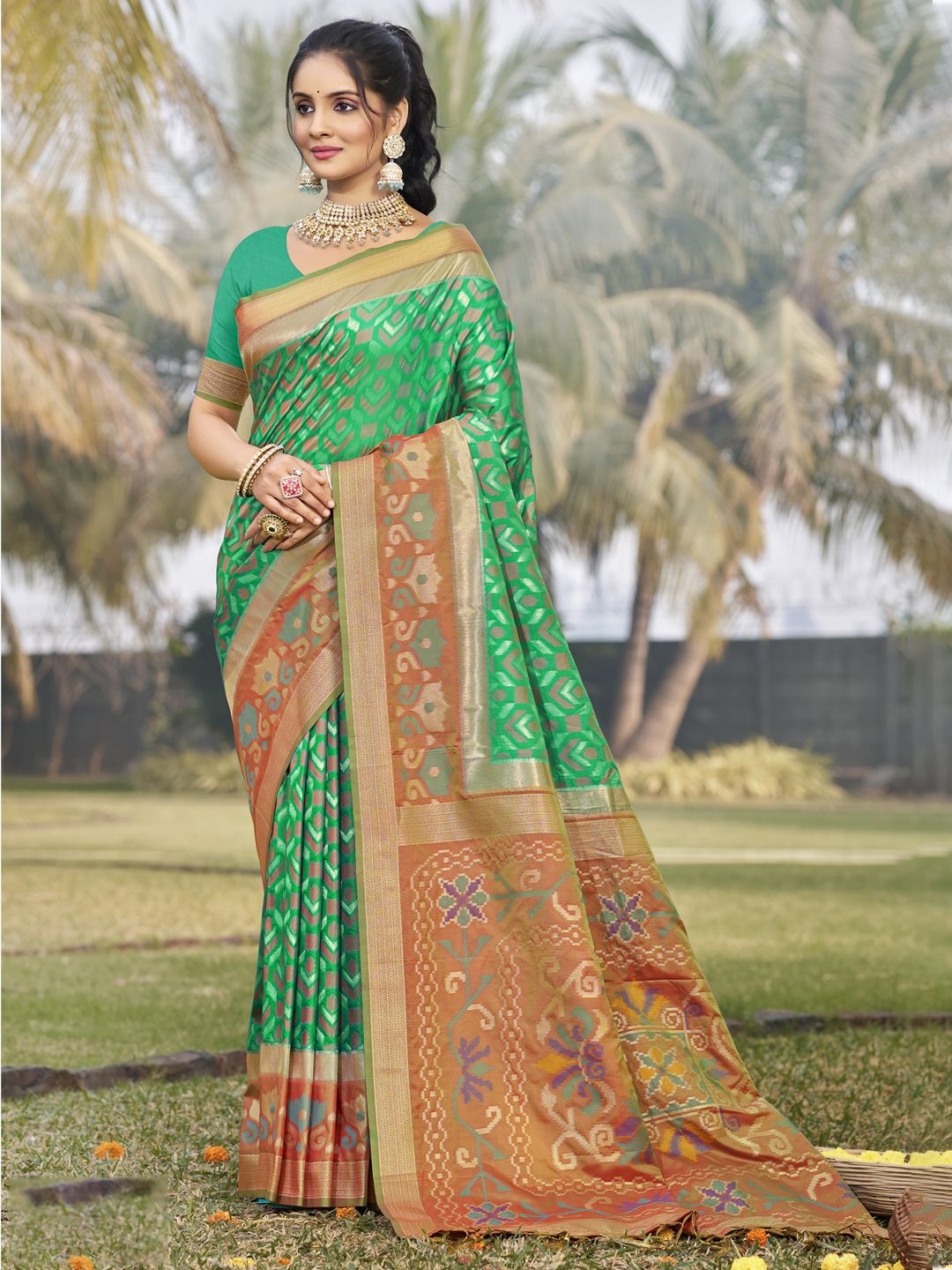 

SANGAM PRINTS Printed Woven Design Tussar Saree, Green