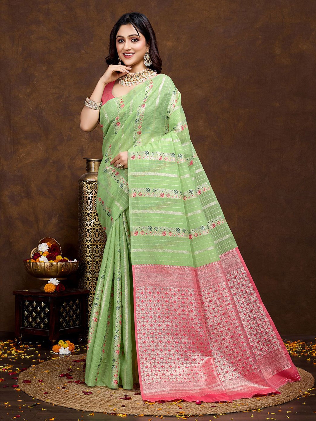 

Kriyansh Floral Woven Design Banarasi Saree, Lime green