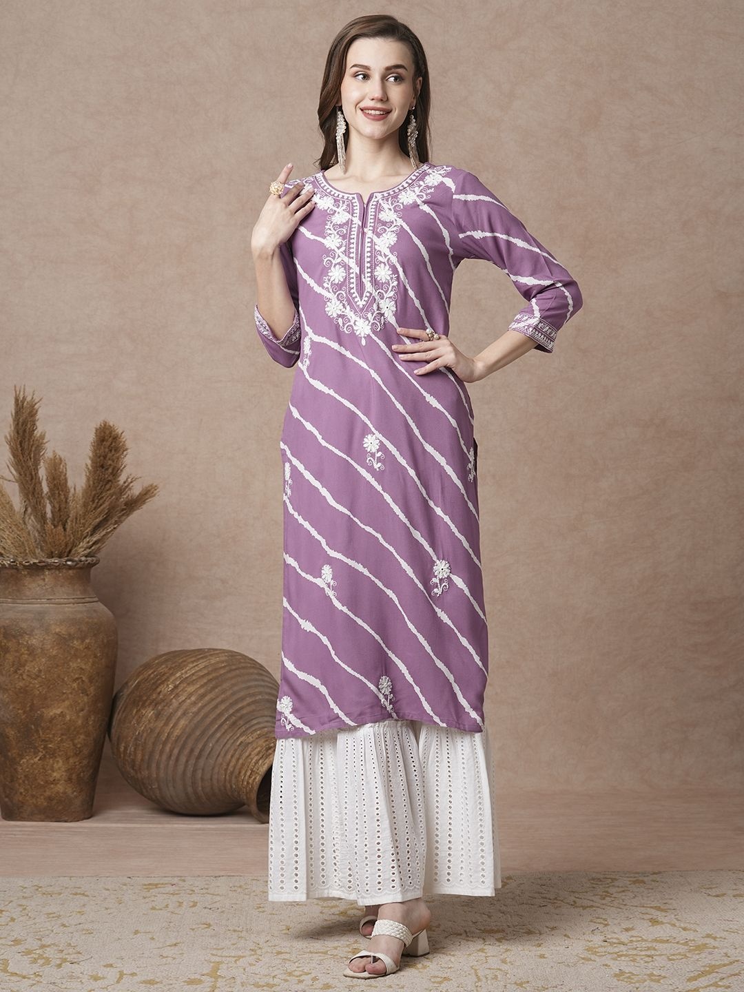 

FASHOR Leheriya Printed Notch-Neck Chikankari Straight Kurta, Purple