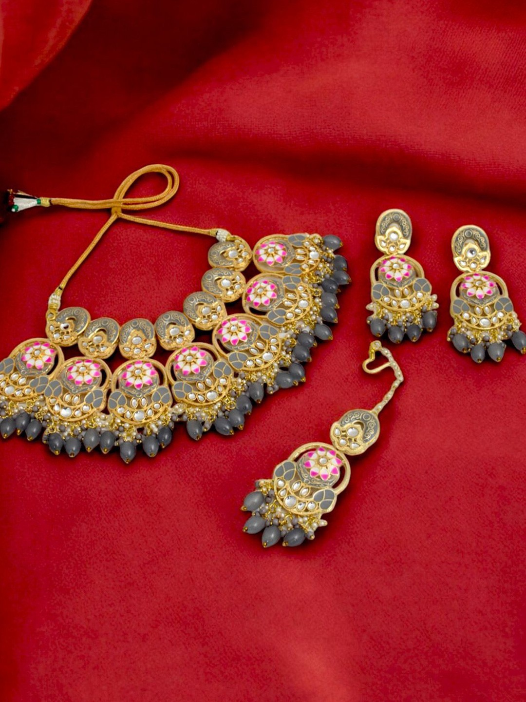 

TISHUL JEWELS Gold-Plated Stone Studded Beaded Meenakari Necklace & Earrings Maang Tika