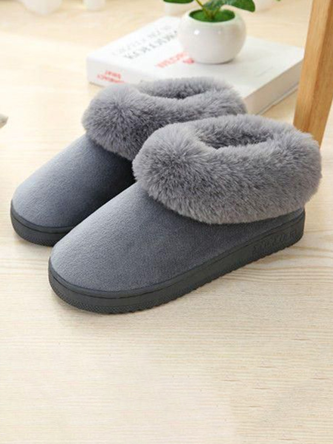 

glitchez Men Room Slippers, Grey