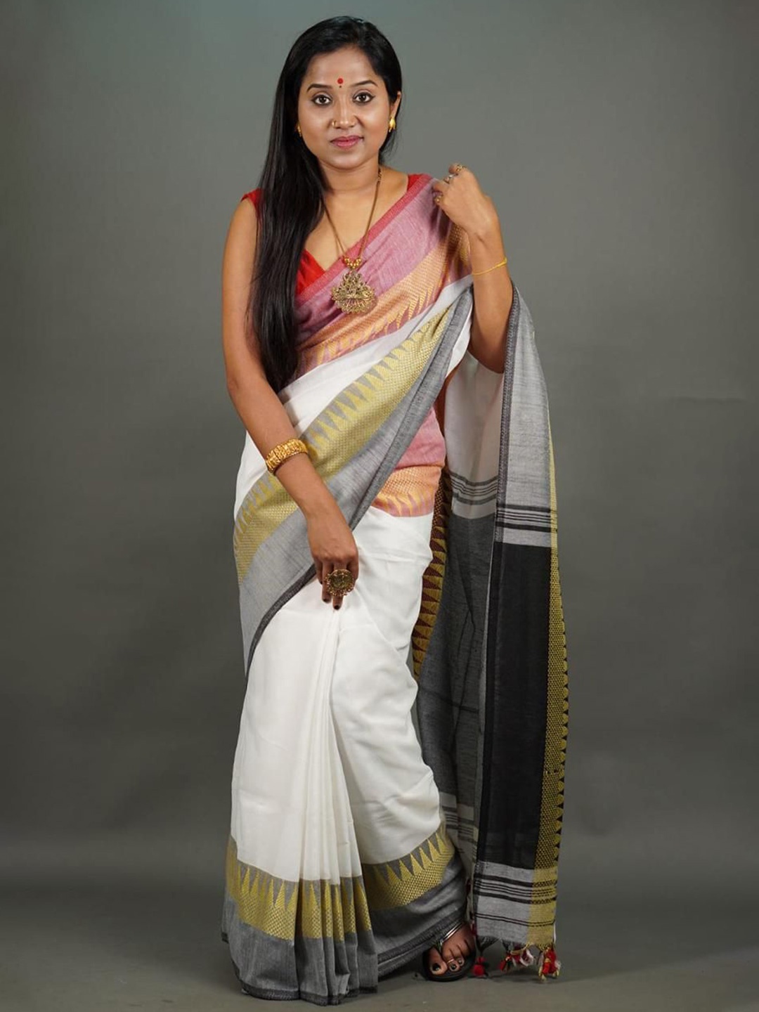 

Ruuprekha Zari Pure Cotton Khadi Saree, White