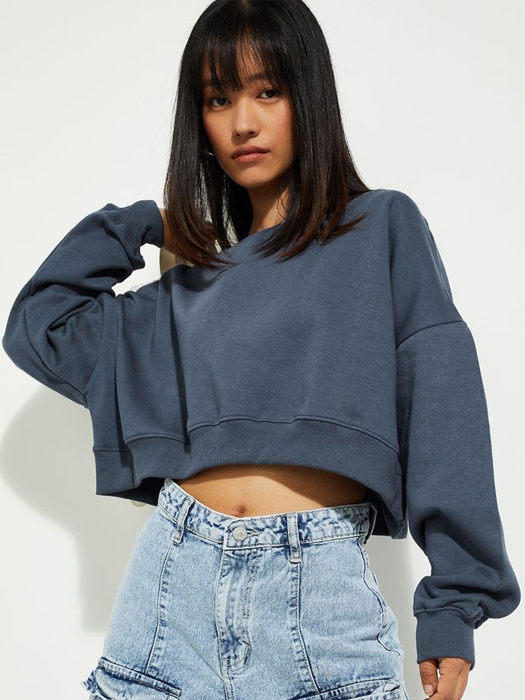 

MAX URB_N Women Solid Boxy Cropped Sweatshirt, Grey