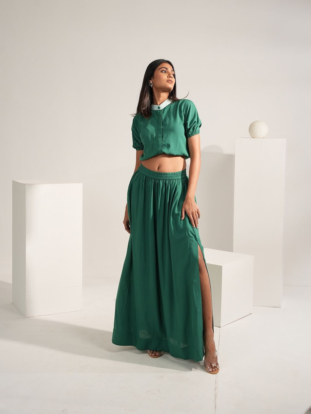 

Aamili Mandarin Collar Crop Shirt With Skirt, Green