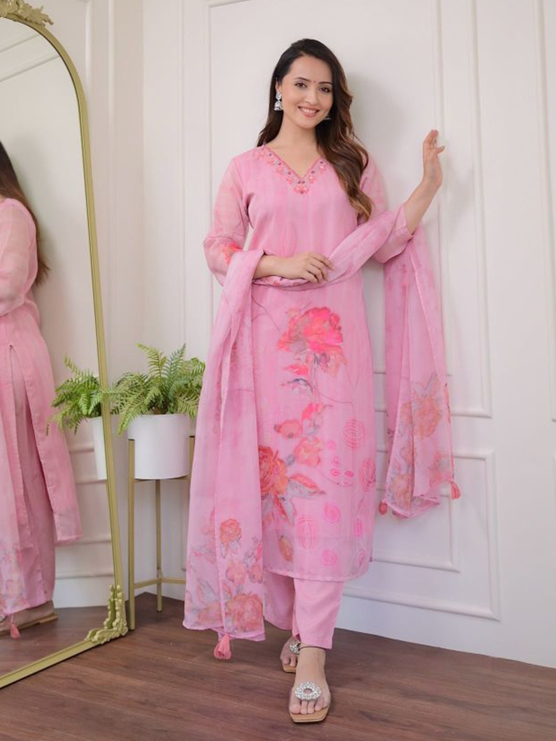 

SHREE KHODAL FASHION Women Floral Embroidered V Neck Kurta & Trousers With Dupatta, Pink