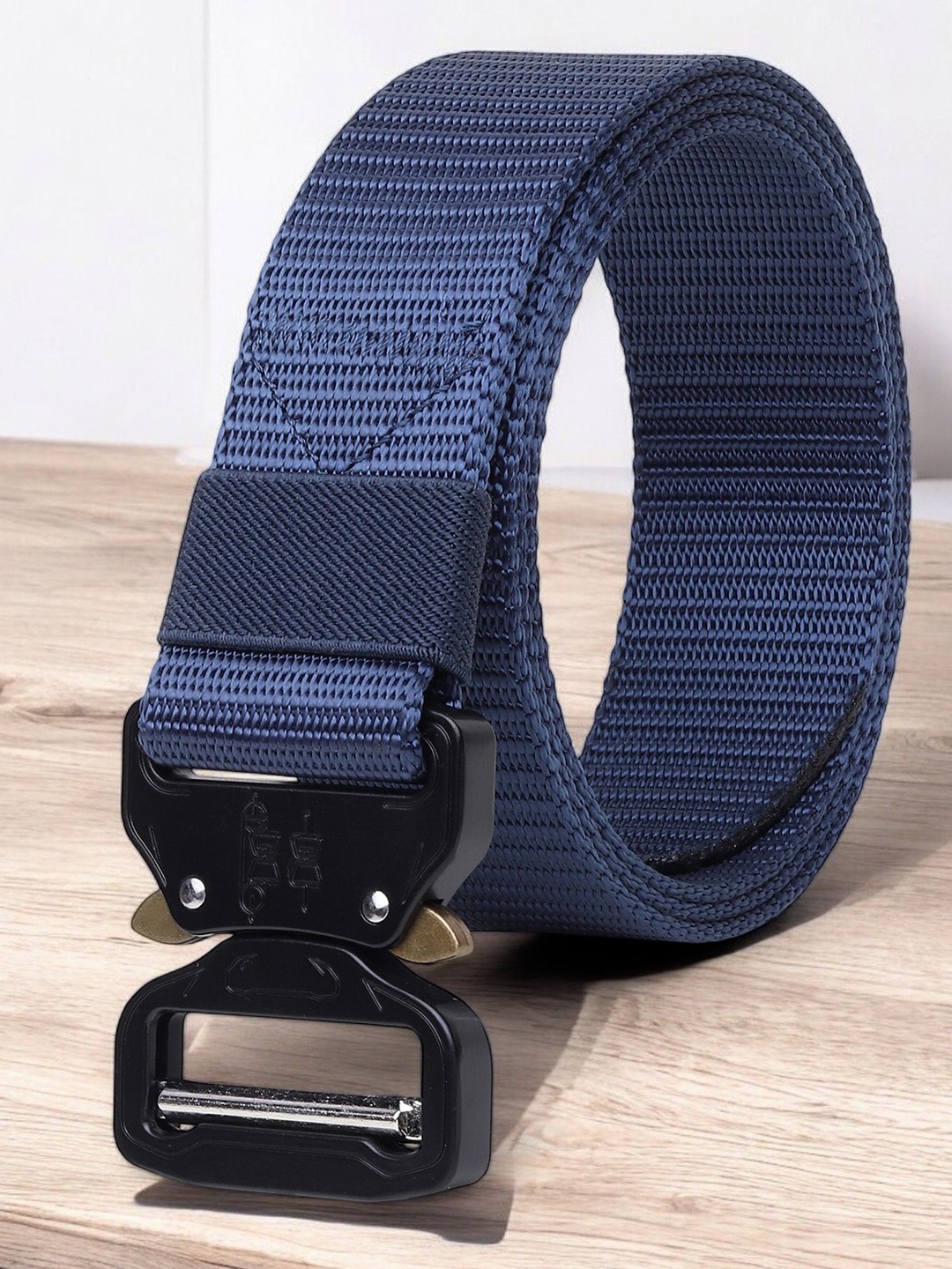 

Metronaut Men Textured Belt, Blue