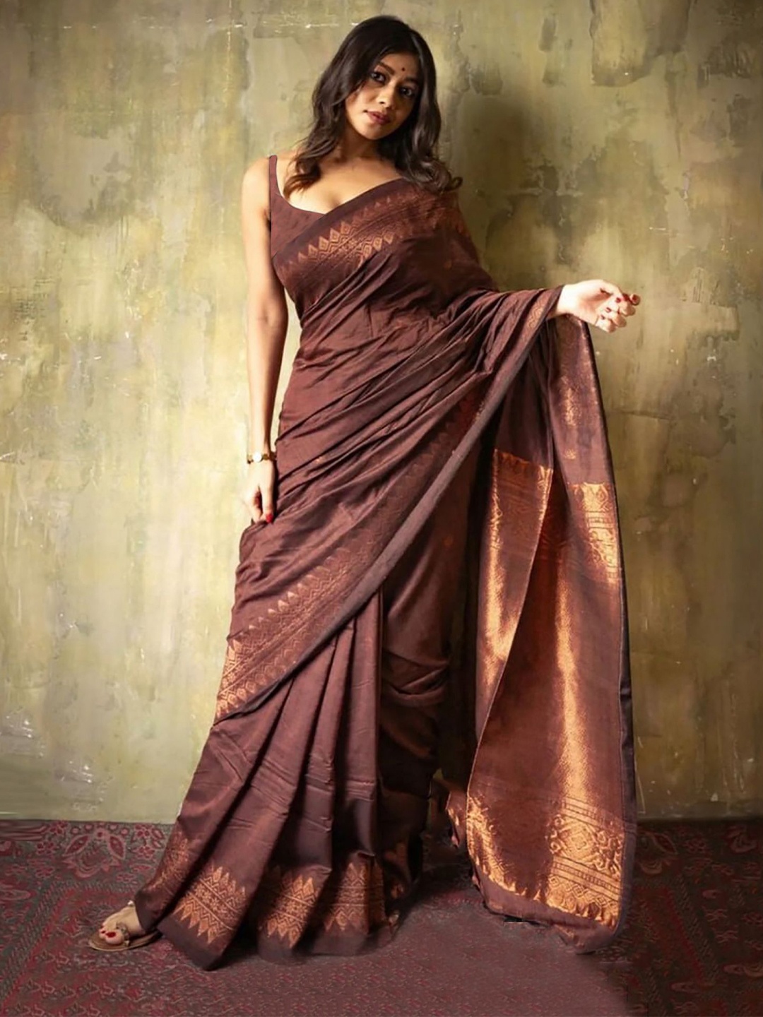 

bigben textile Woven Design Zari Banarasi Saree, Maroon