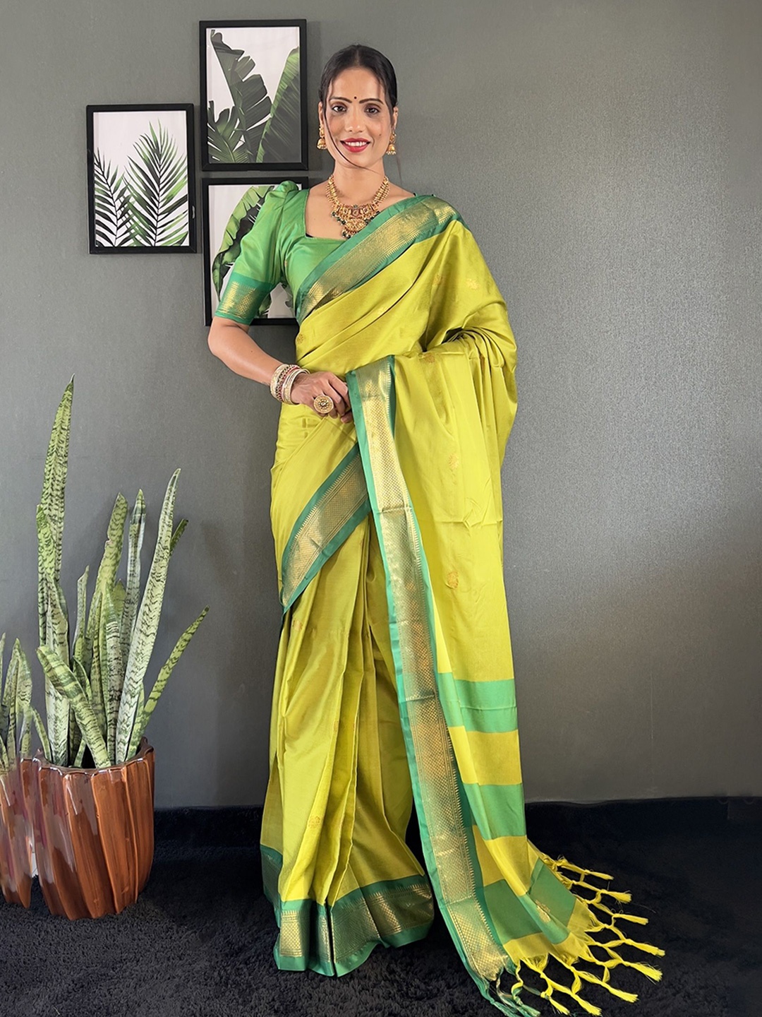 

Aika Woven Design Zari Saree, Lime green