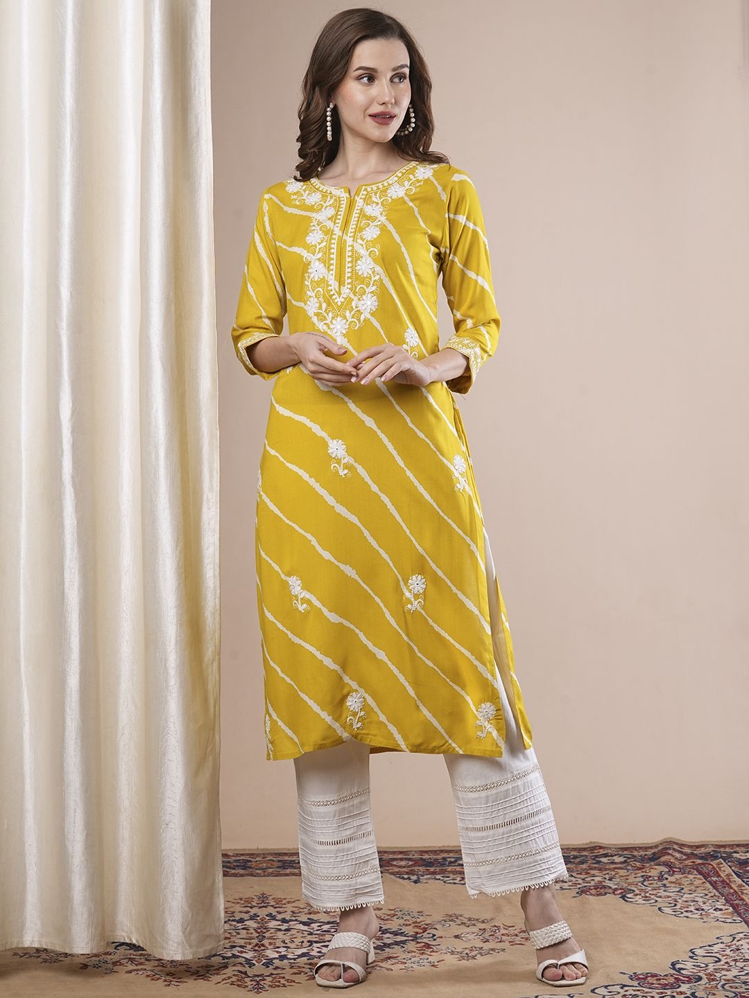 

FASHOR Leheriya Printed Notch-Neck Chikankari Straight Kurta, Mustard