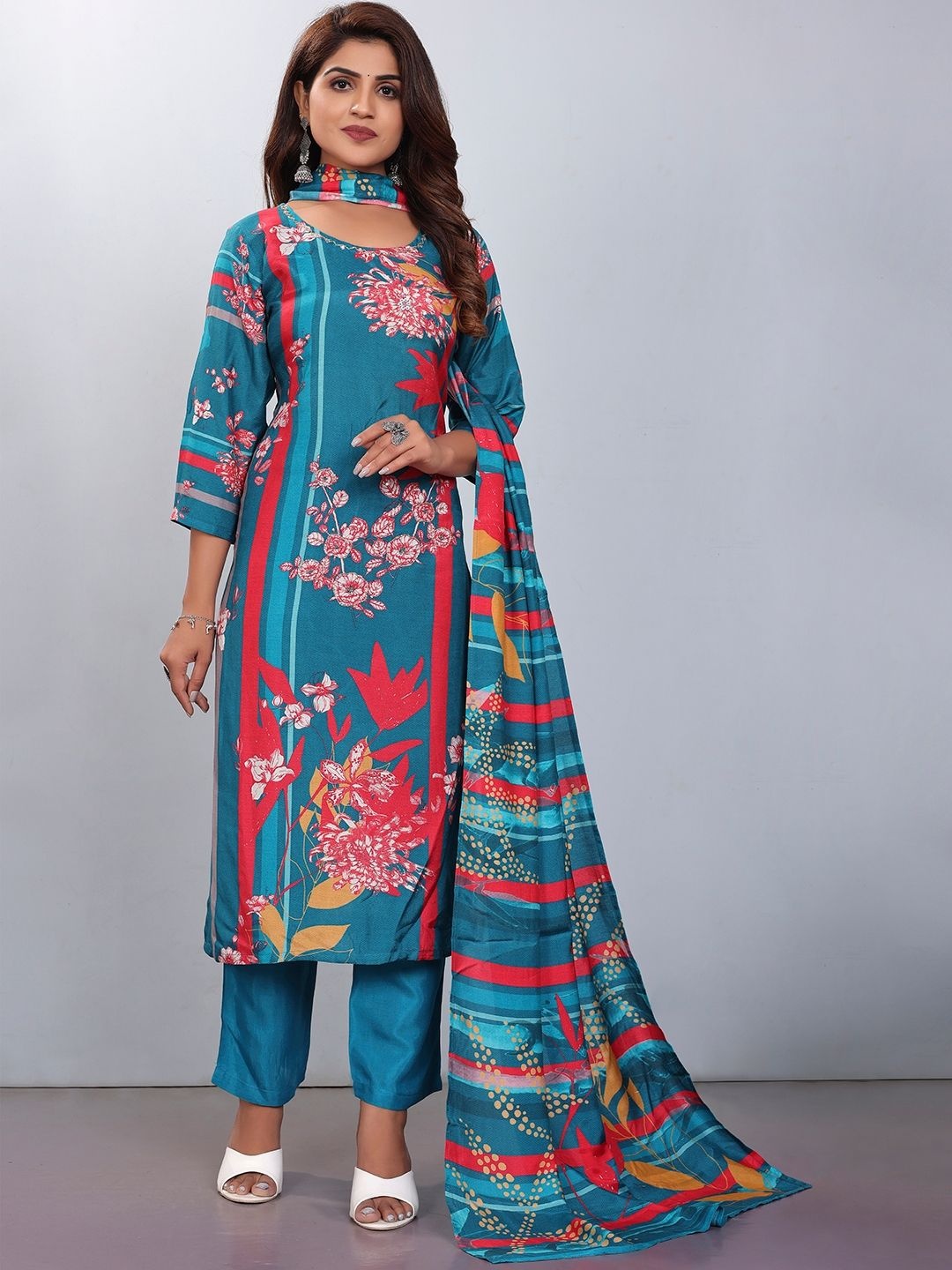 

Krimmple Women Floral Printed Regular Kurti with Pyjamas & With Dupatta, Blue