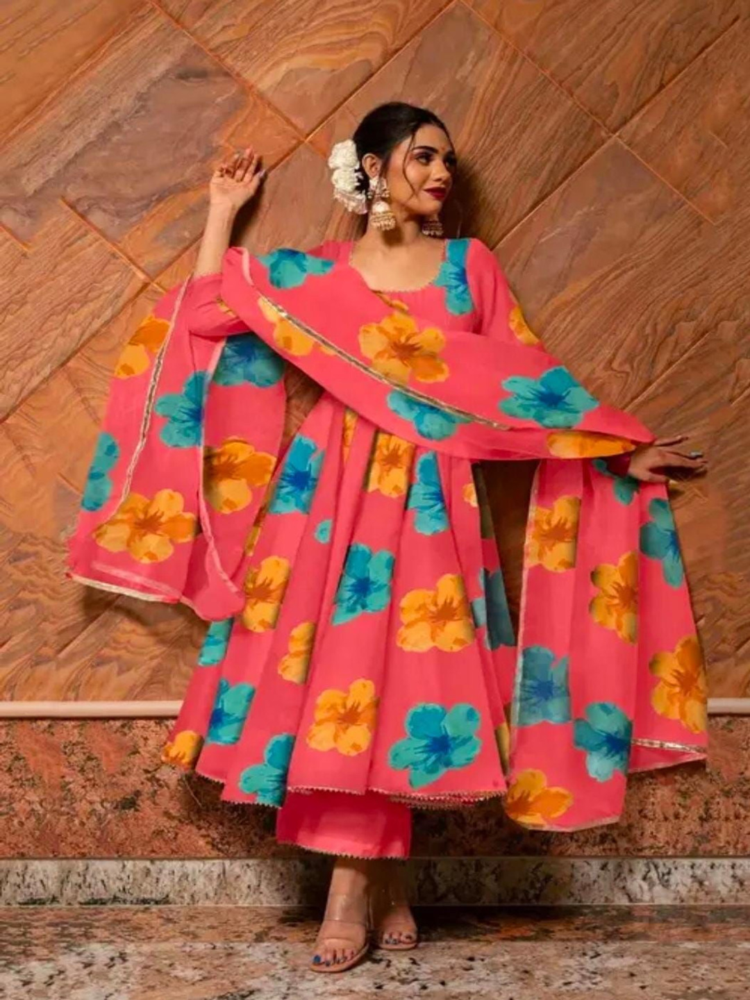 

KHODALCREATIN Women Floral Printed Regular Kurti with Pyjamas & With Dupatta, Peach