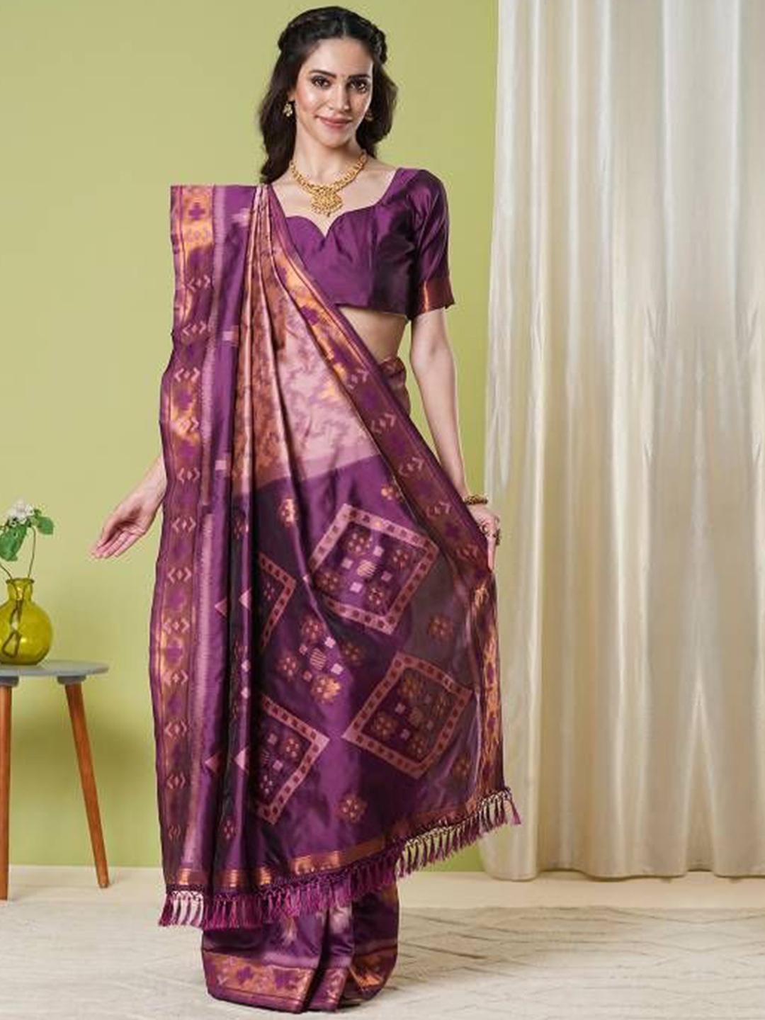 

KAYOMMI Zari Banarasi Saree, Burgundy