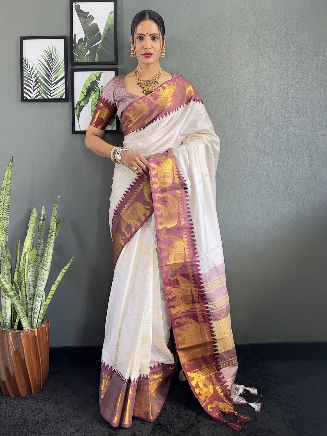

Aika Ethnic Motifs Woven Design Zari Pure Silk Banarasi Saree, White