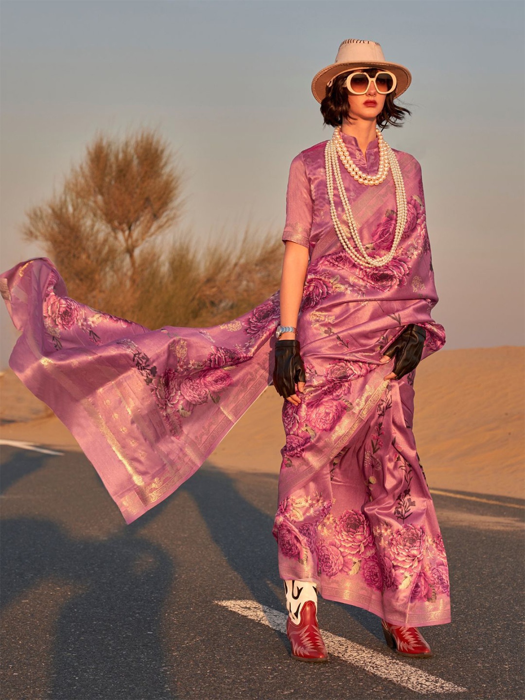 

ODETTE Floral Zari Silk Blend Saree, Pink