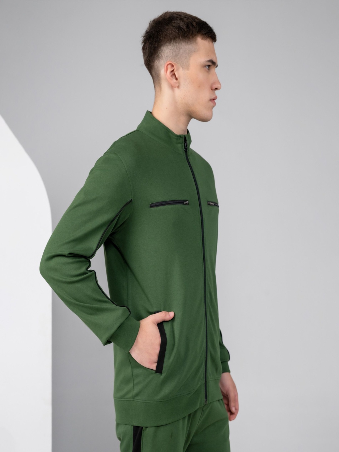 

EDRIO Men Mock Collar Zipper Play Tracksuit, Green