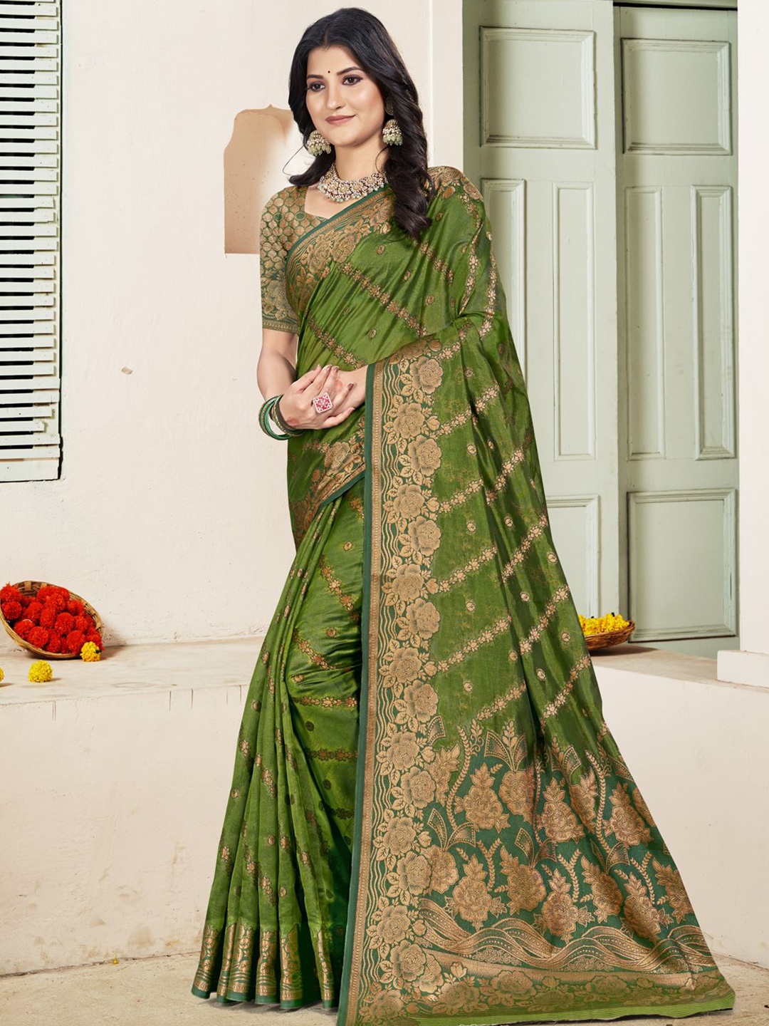 

SANGAM PRINTS Woven Design Zari Tussar Saree, Green