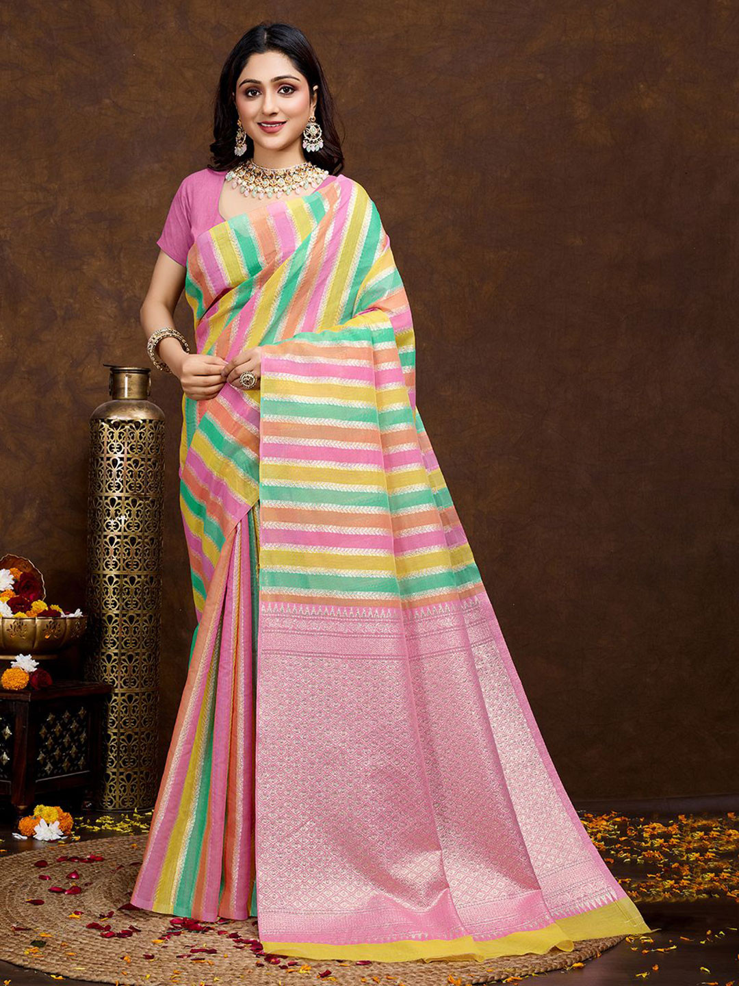 

Kriyansh Woven Design Zari Banarasi Saree, Pink