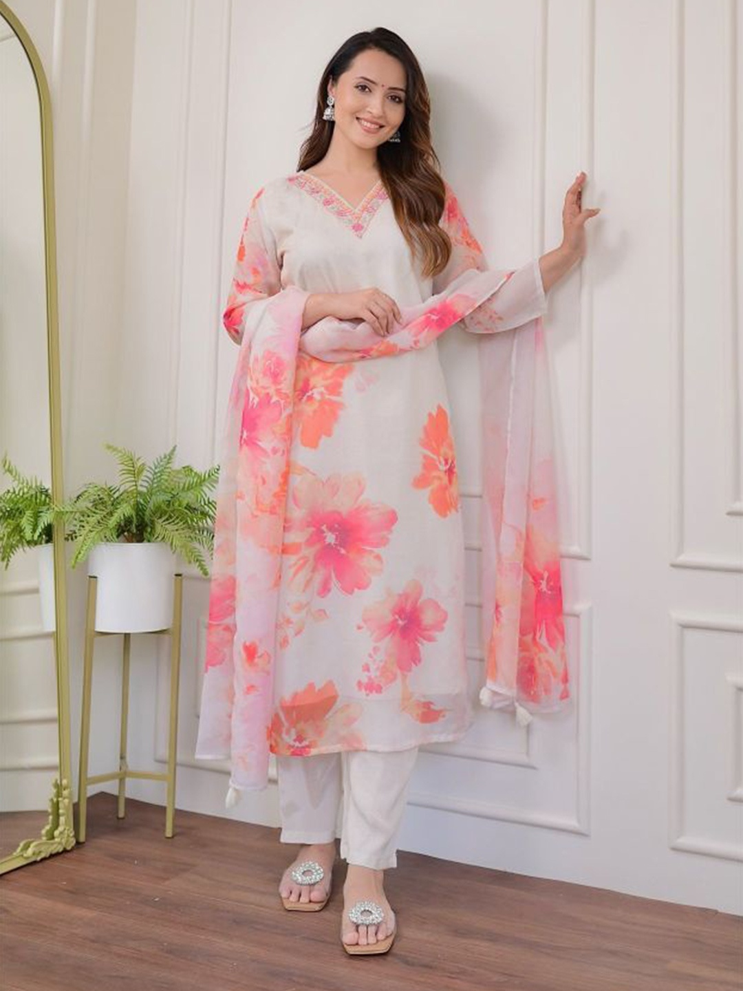 

SHREE KHODAL FASHION Women Floral Embroidered Kurta With Trousers & Dupatta, White