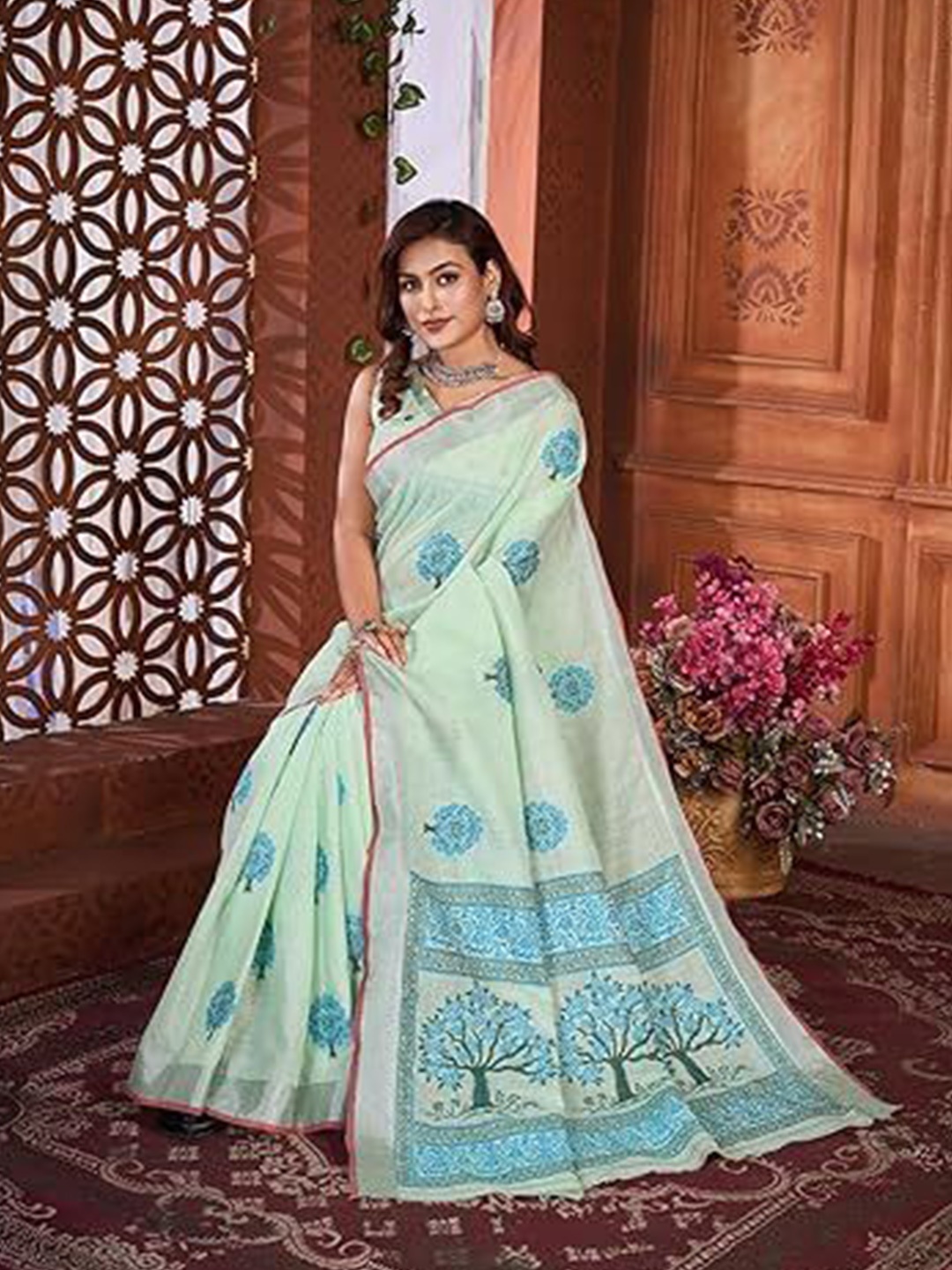 

NEGRONI Woven Design Zari Saree, Green