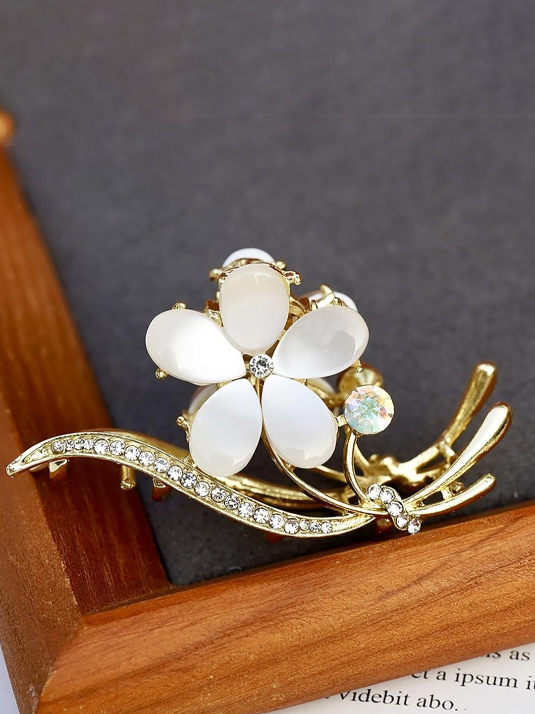 

Radhya Accessories Women Claw Clip, Gold