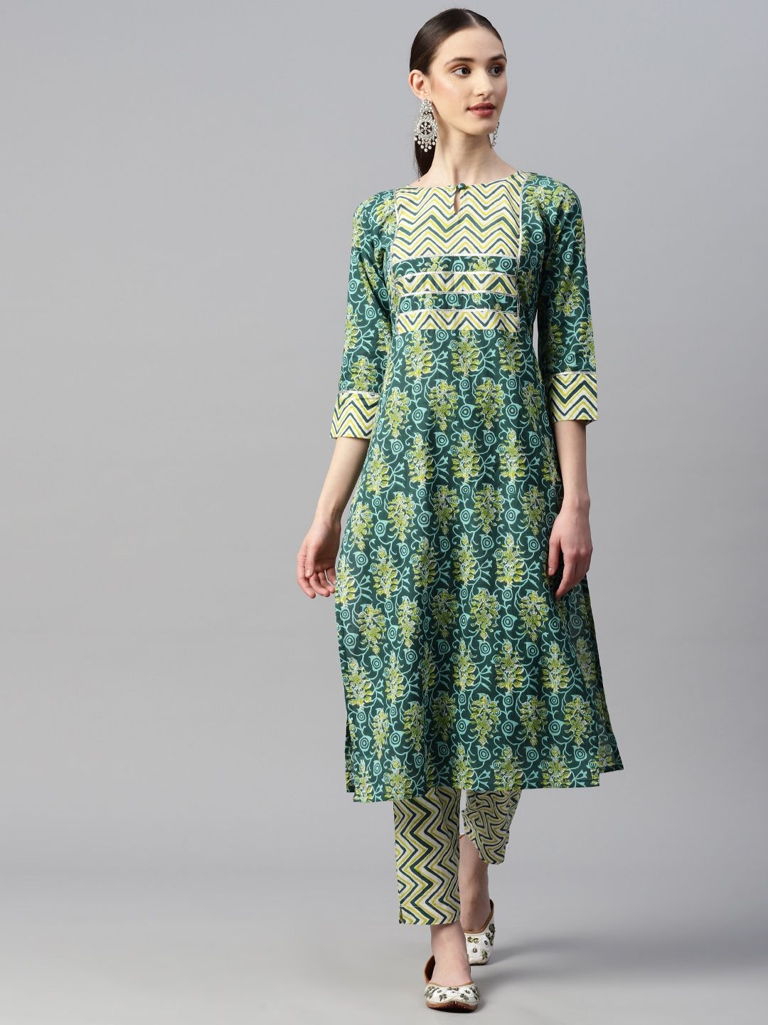 

Indibelle Floral Printed Keyhole Neck Straight Kurta, Green