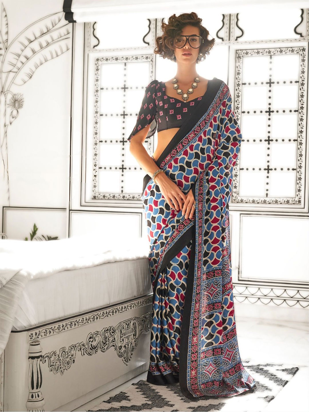

ODETTE Ethnic Motifs Satin Saree, Black