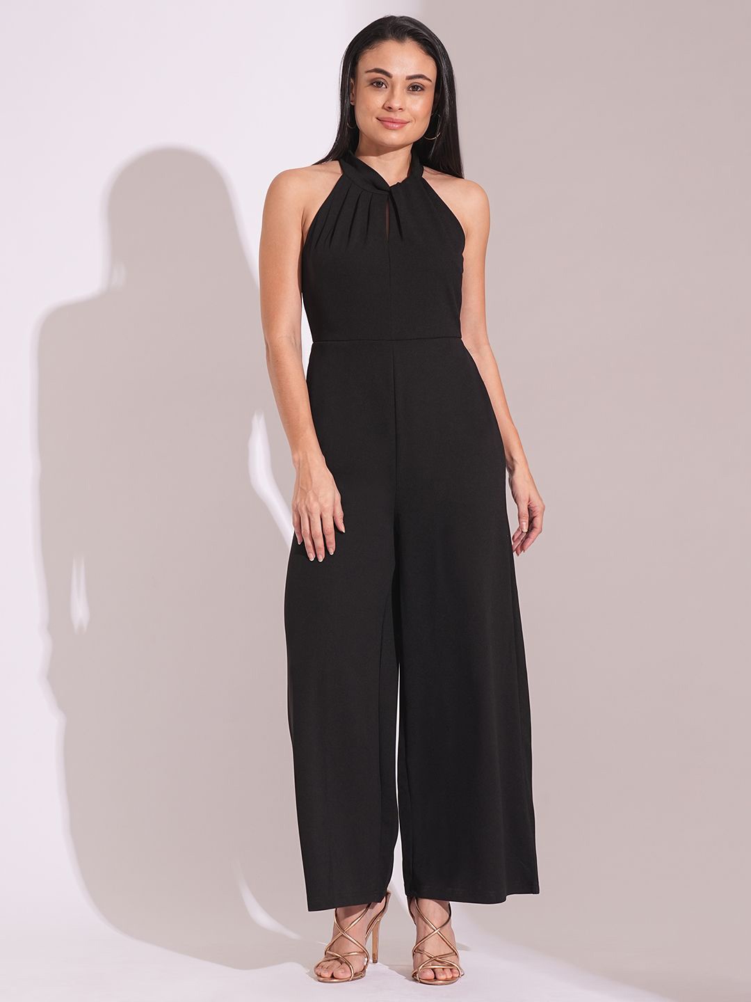 

Globus Twisted Pleated Detail Keyhole Halter Neck Wide Leg Workwear Jumpsuit, Black