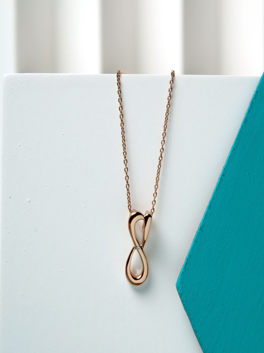 

VELVET IMPERIAL Rose Gold-Plated Oval Pendants with Chains