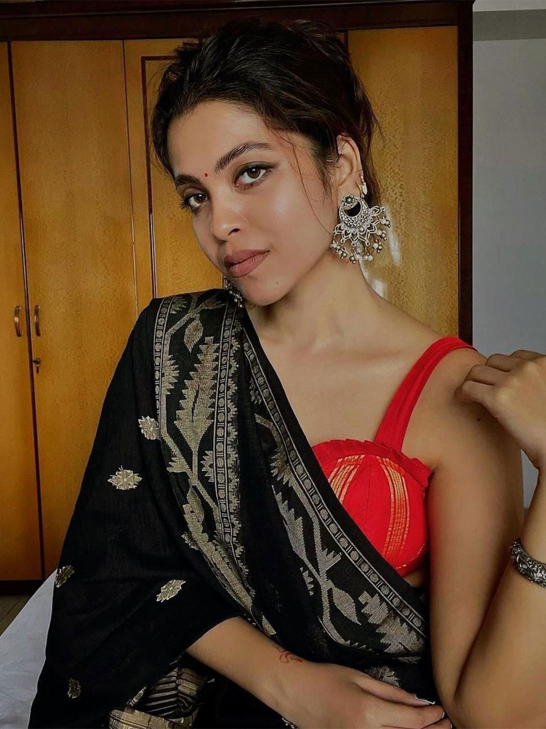 

Ruuprekha Zari Pure Cotton Khadi Saree with Stitched Blouse, Black