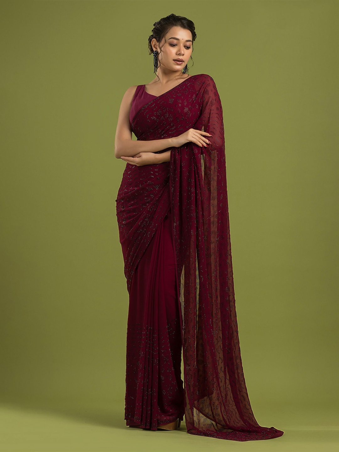

Dheu Embellished Beads and Stones Pure Chiffon Saree, Maroon