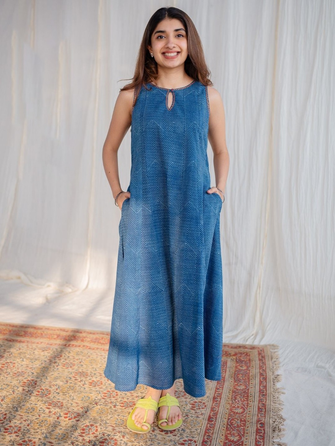 

THE INDIAN ETHNIC CO Women Striped Keyhole Neck A-Line Maxi Dress, Blue