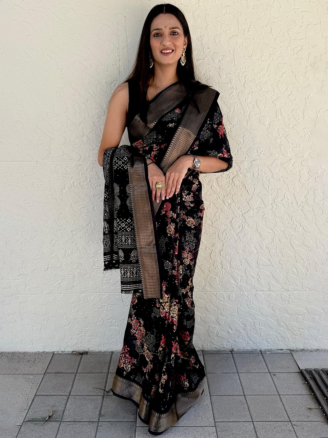 

LeeliPeeri Designer Floral Printed Zari Saree, Black