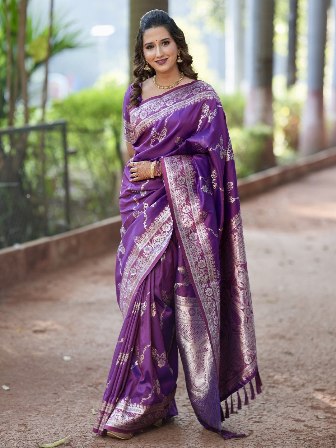 

LeeliPeeri Designer Woven Design Zari Silk Blend Banarasi Saree, Purple