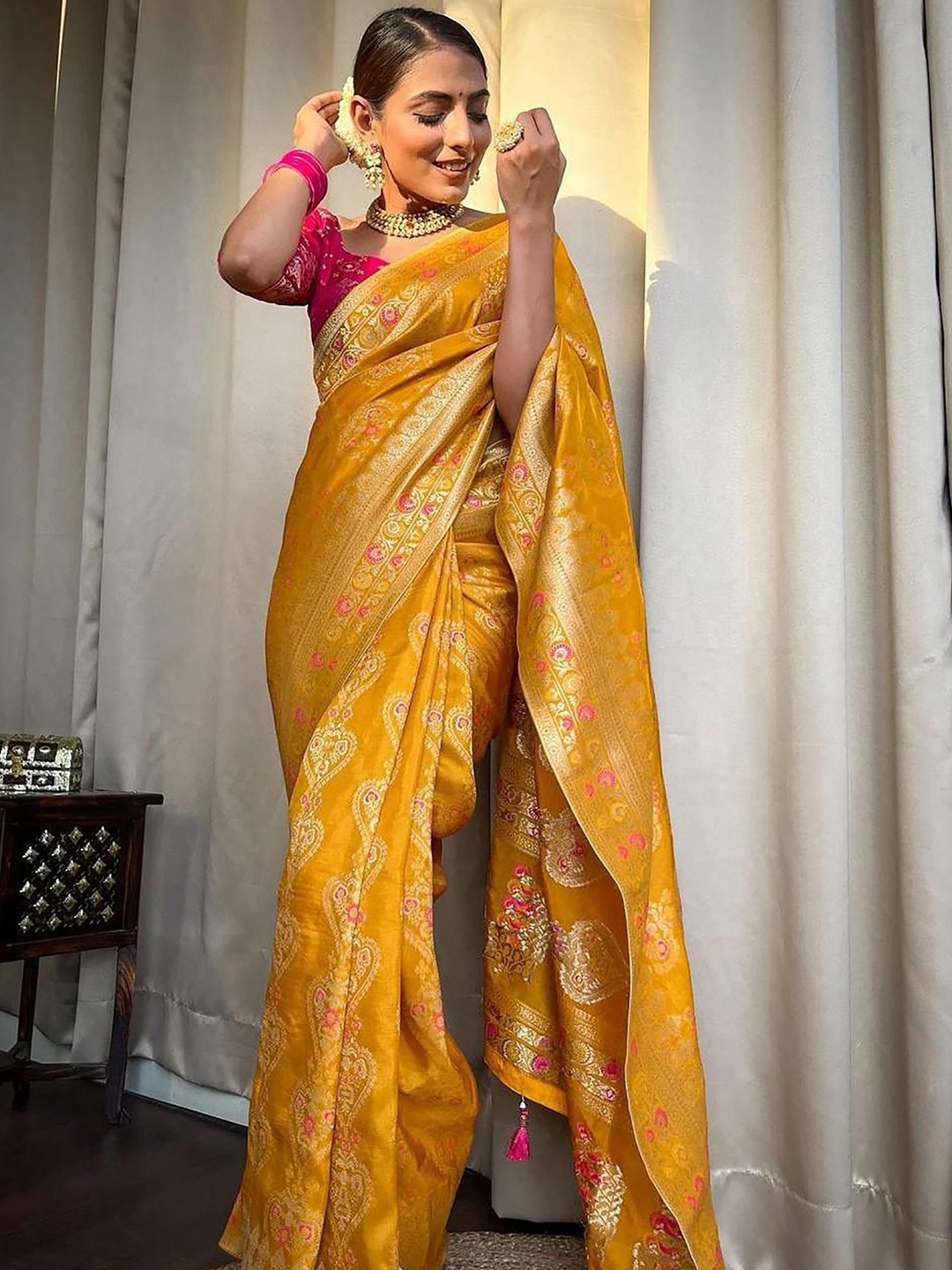 

bigben textile Woven Design Zari Banarasi Saree, Yellow