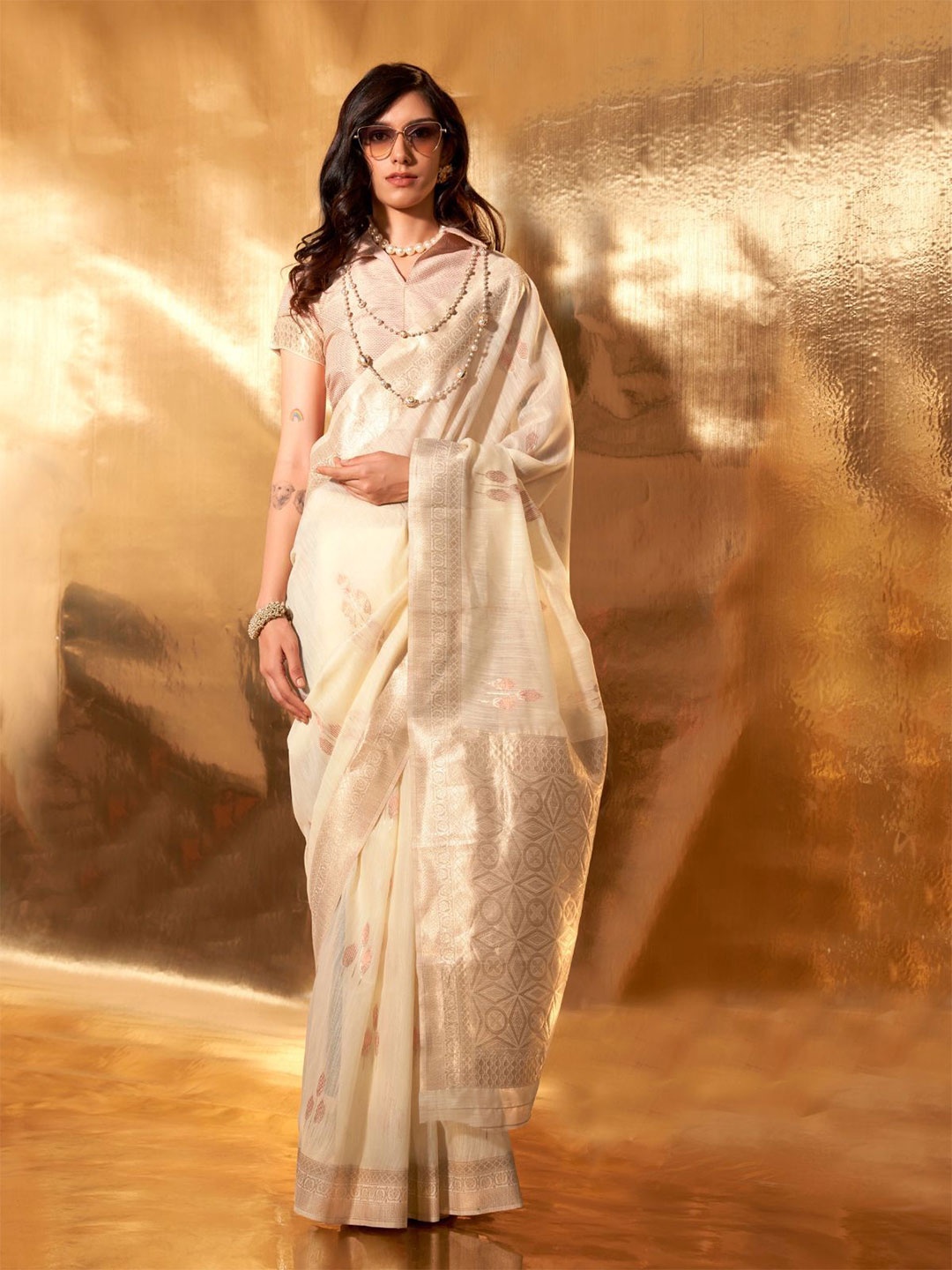 

ODETTE Ethnic Motifs Zari Linen Blend Saree, Beige