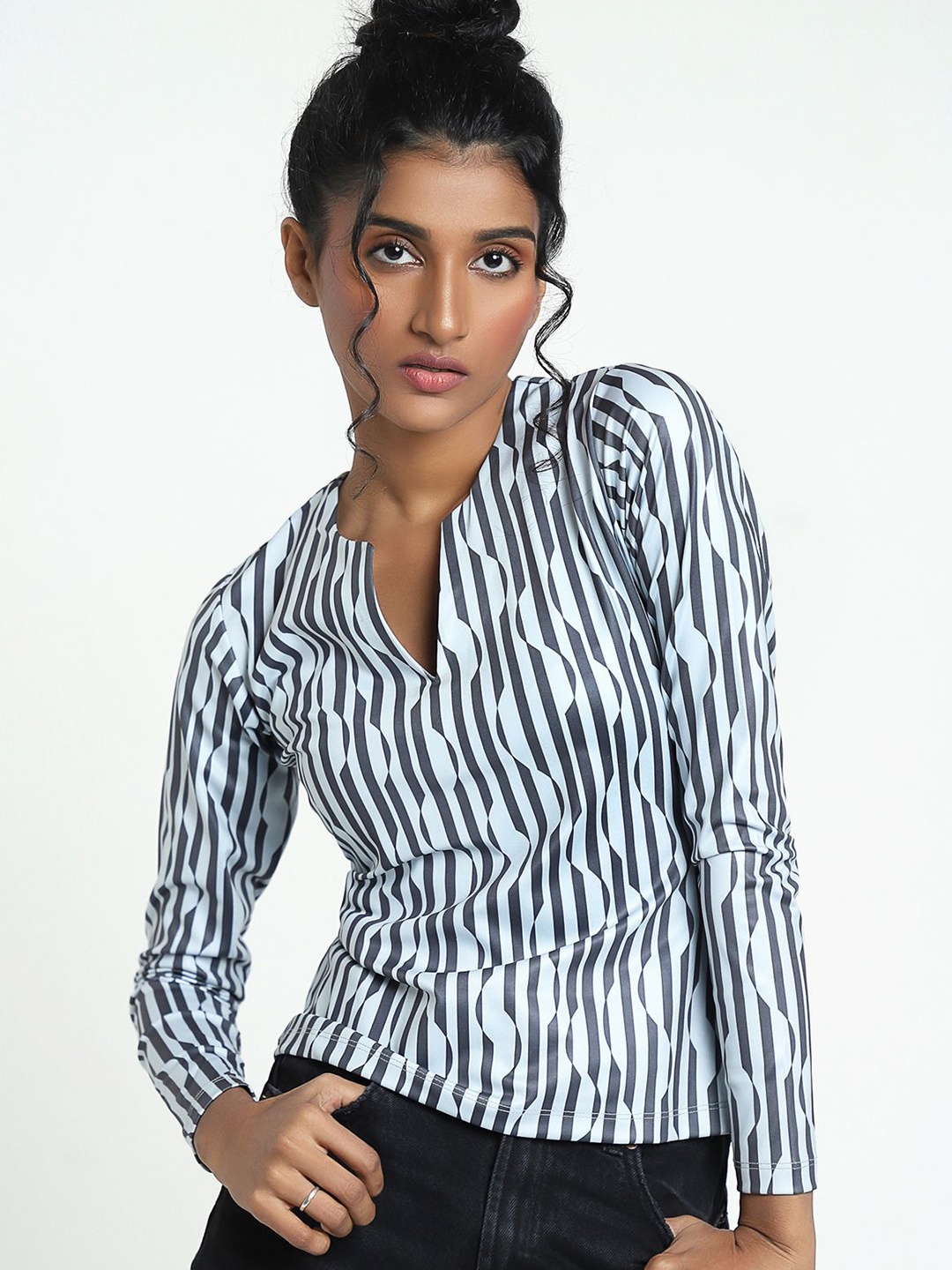 

Matsze Abstract Printed Fitted Top, White
