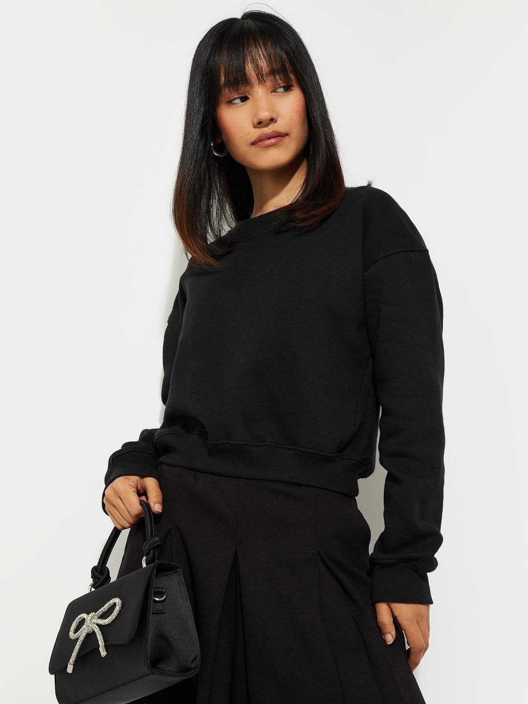 

MAX URB_N Women Solid Relaxed Fit Sweatshirt, Black