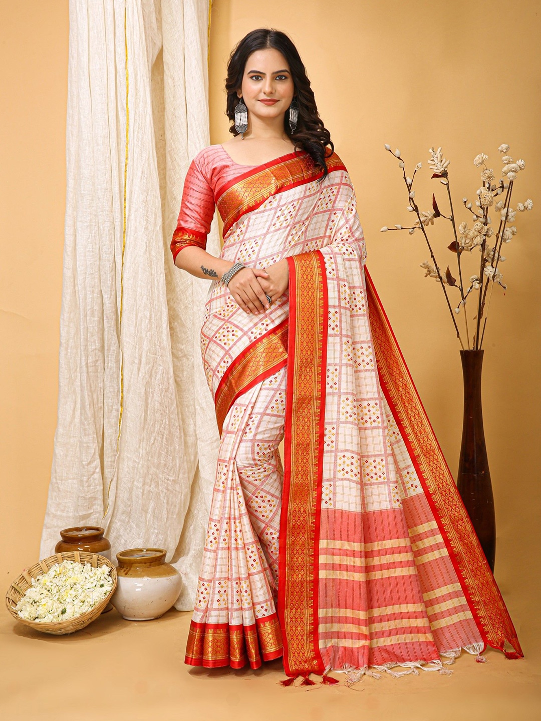 

LeeliPeeri Designer Bandhani Zari Saree, Red