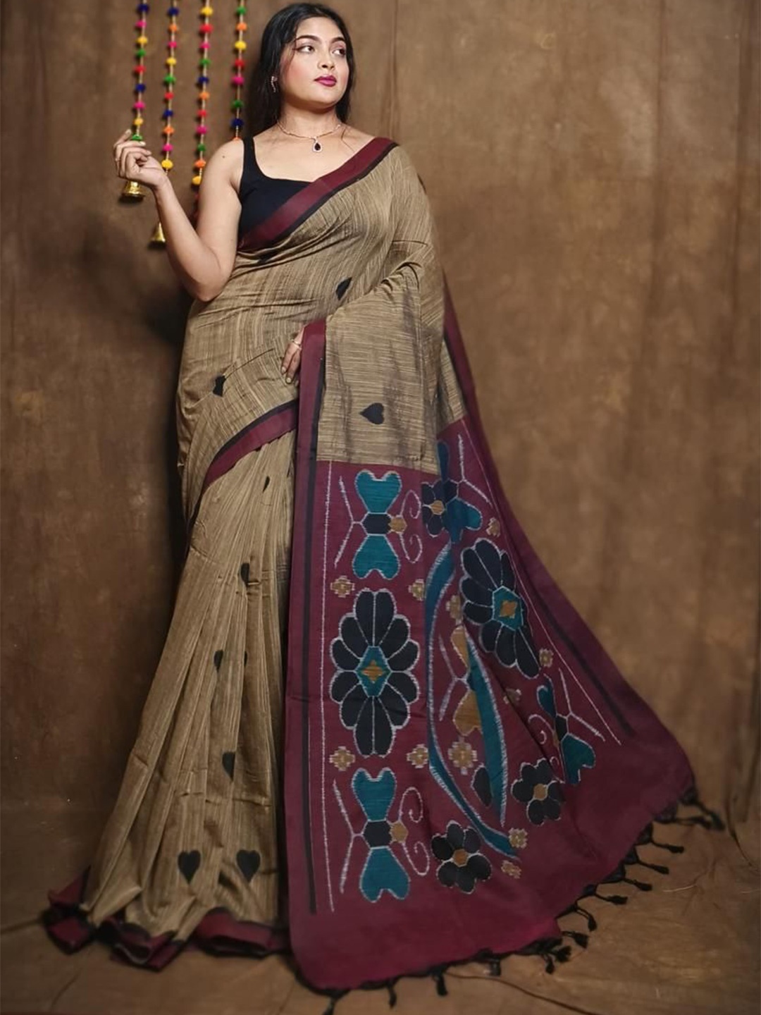 

Ruuprekha Ethnic Motifs Pure Cotton Khadi Saree, Grey