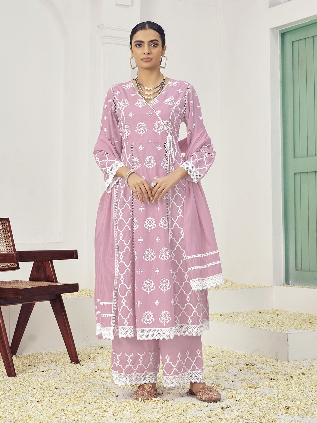 

Krimmple Women Floral Embroidered Regular Thread Work Pure Cotton Kurti with Pyjamas & With Dupatta, Pink