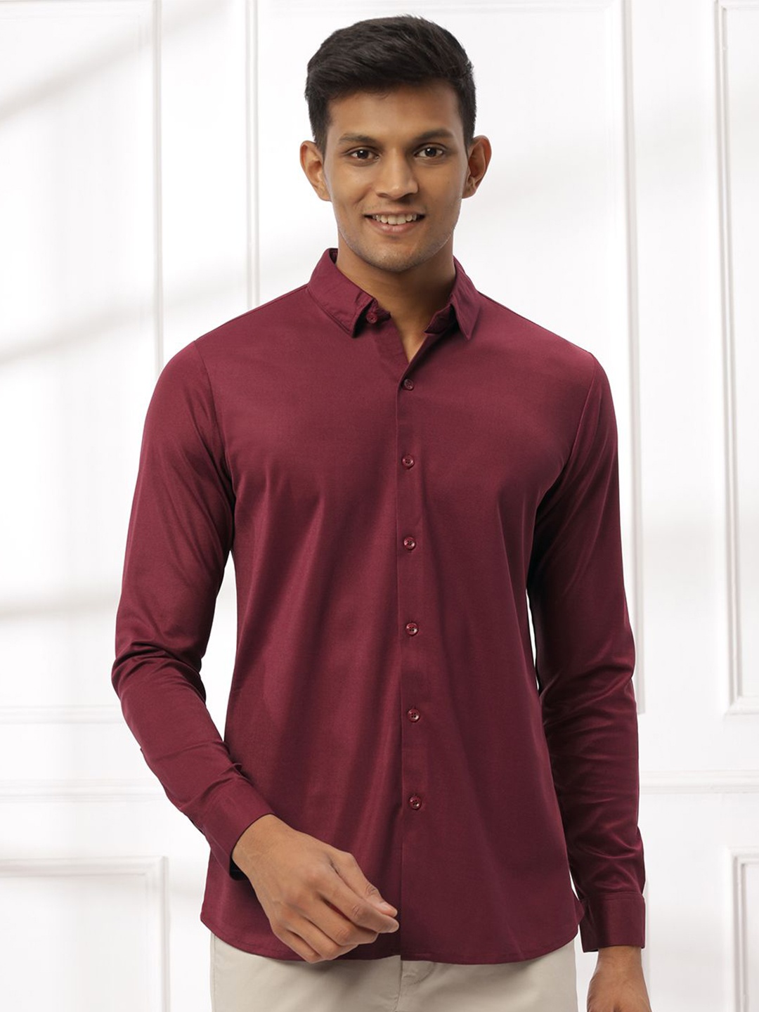 

N AND J Men Spread Collar Solid Slim Fit Casual Shirt, Maroon