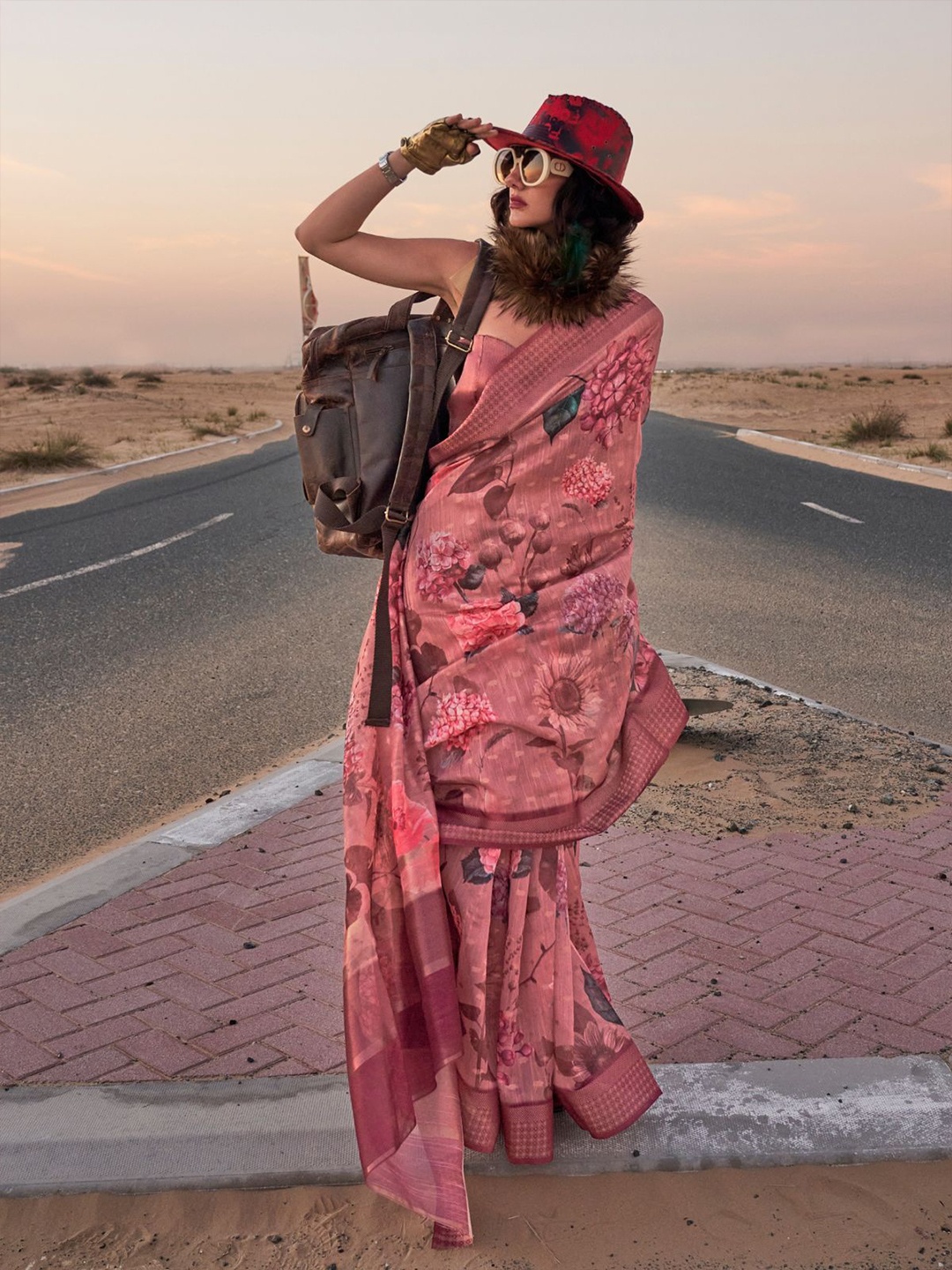 

ODETTE Floral Linen Blend Saree, Pink