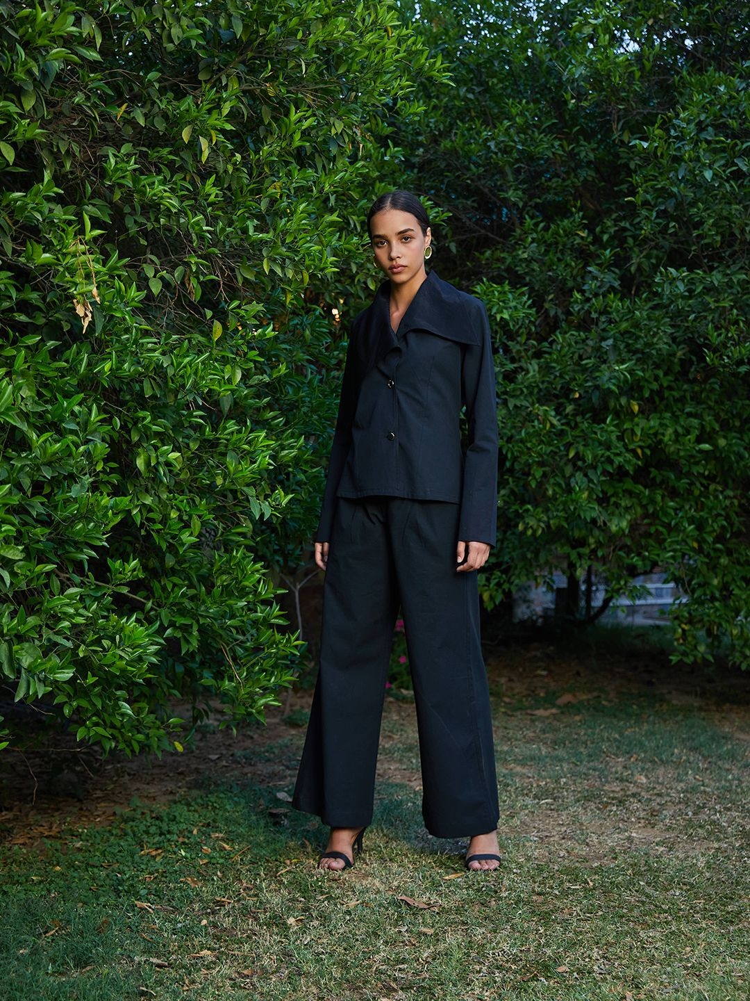 

Aamili Women Solid Shirt & Trousers Co-Ords Set, Black