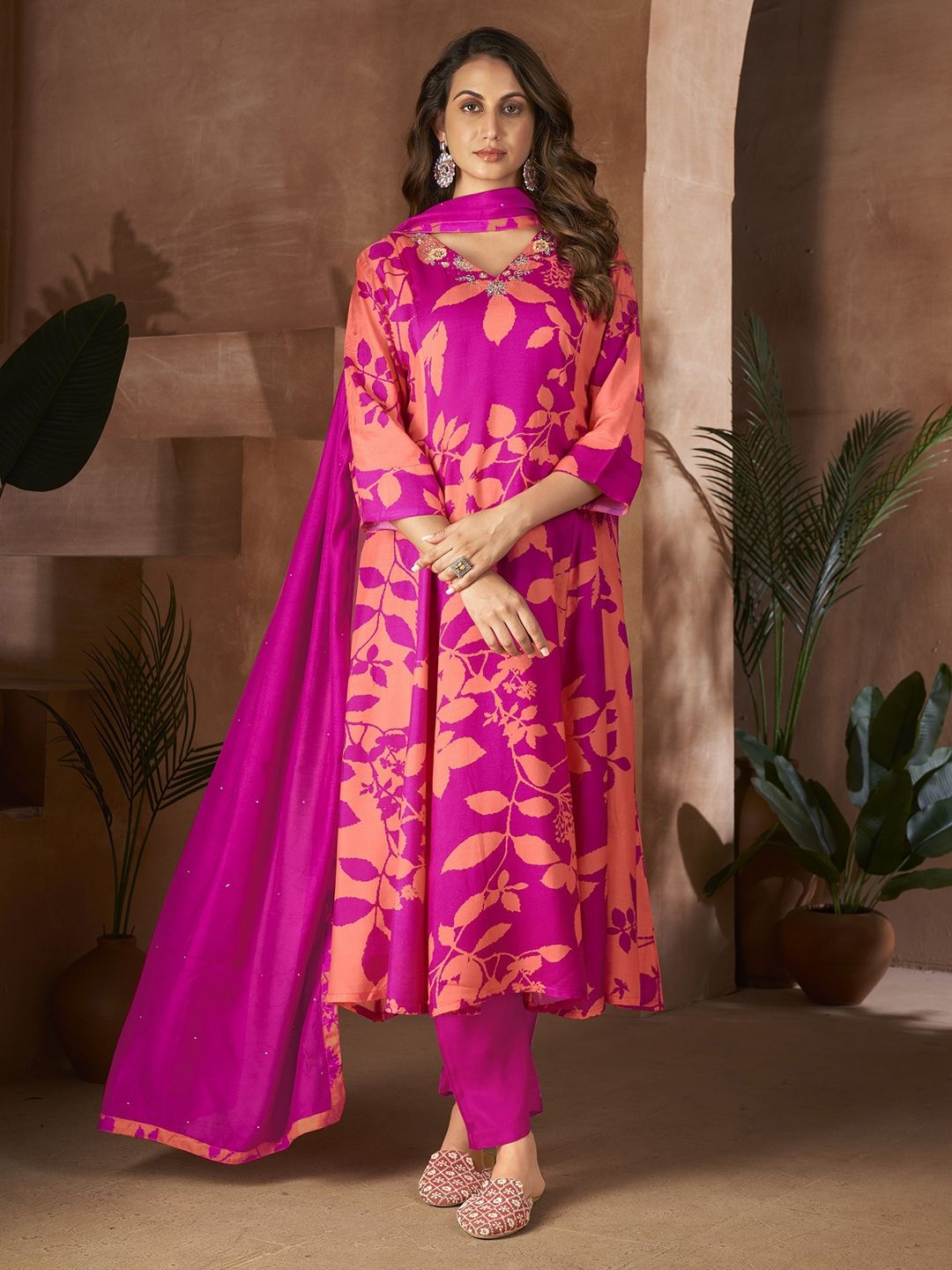 

Krimmple Women Floral Printed Regular Thread Work Pure Silk Kurti with Pyjamas & With Dupatta, Pink